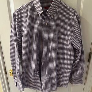 Izod Men's Purple Gingham Button Down Shirt. Size Medium. Perfect for spring.